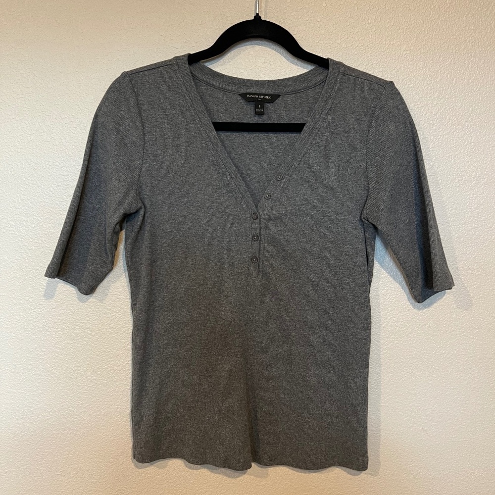 Banana Republic Factory 1/4 Sleeve Henley - Dark Heather Grey - Size Sm Preowned